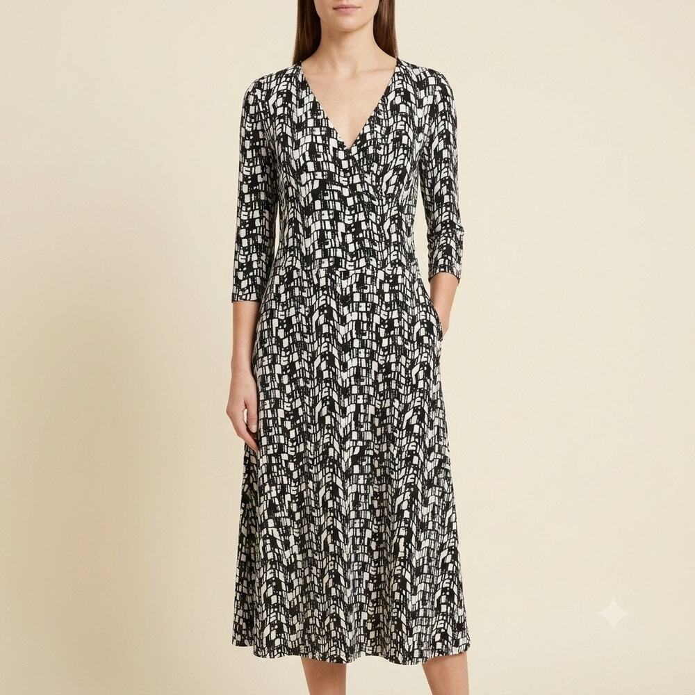135-Tribeca Studio Dress size M Petite / PTP 21”